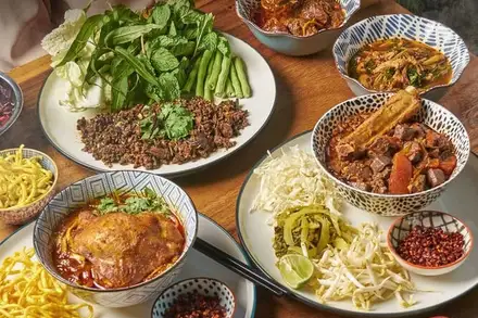 ร้านอาหารลำปาง อาหารเหนือขึ้นชื่อ ข้าวซอย แกงฮังเล ใกล้เกาะคา