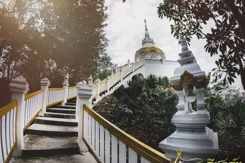 วัดถ้ำพระสบาย เกาะคา ลำปาง บรรยากาศท่องเที่ยวใกล้บ้านสวนรีสอร์ท รูปที่ 1