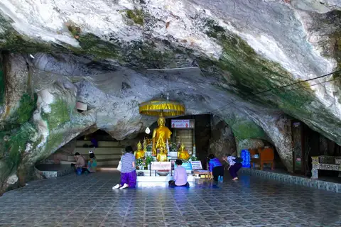 วัดถ้ำพระสบาย เกาะคา ลำปาง บรรยากาศท่องเที่ยวใกล้บ้านสวนรีสอร์ท รูปที่ 2