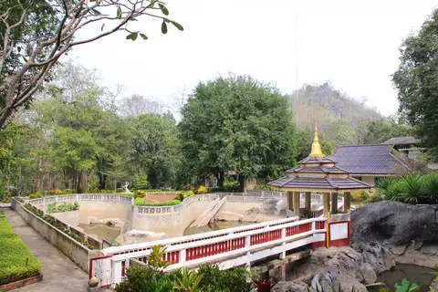 วัดถ้ำพระสบาย เกาะคา ลำปาง บรรยากาศท่องเที่ยวใกล้บ้านสวนรีสอร์ท รูปที่ 3